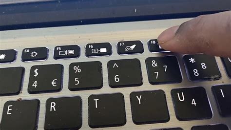 keyboard backlight turn on
